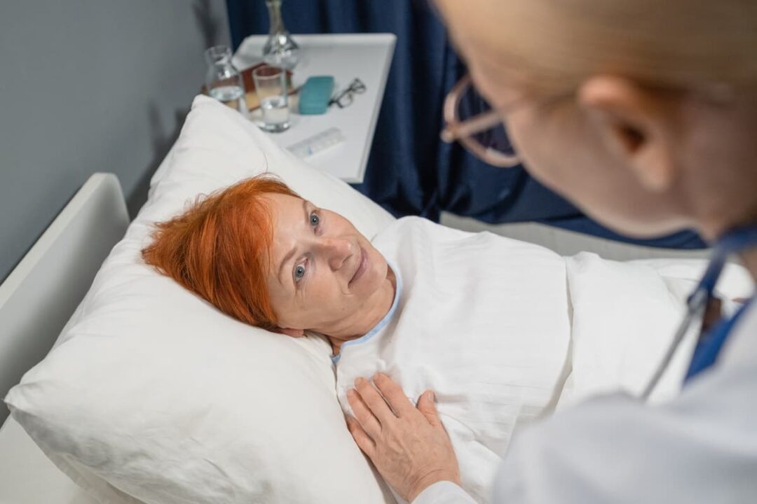 Cambios de postura en el adulto mayor encamado