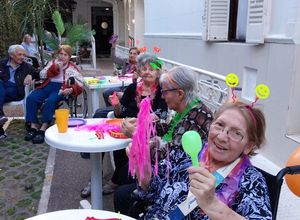 Residentes durante una actividad